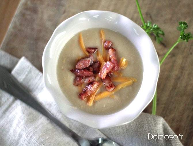 Velouté de chou-fleur, lardons et cheddar