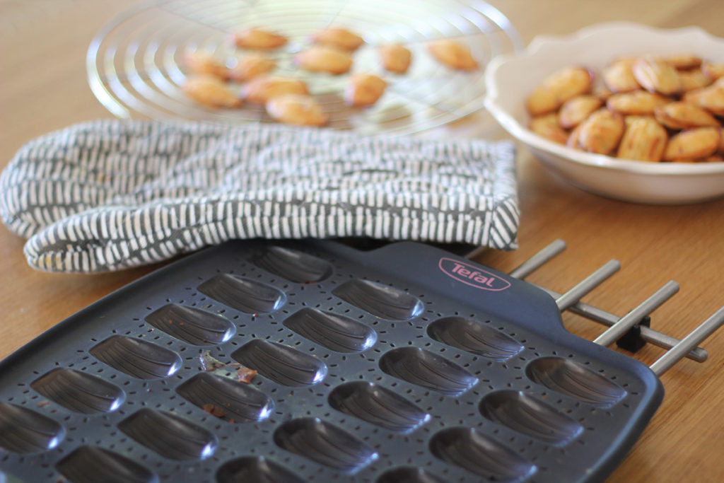 Mini Madeleines salées aux lardons, oignons et parmesan - Délizioso