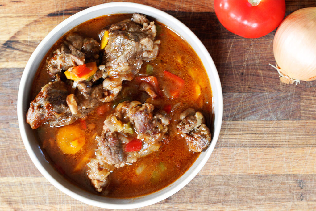 Mijoté de boeuf aux poivrons, carottes et tomates