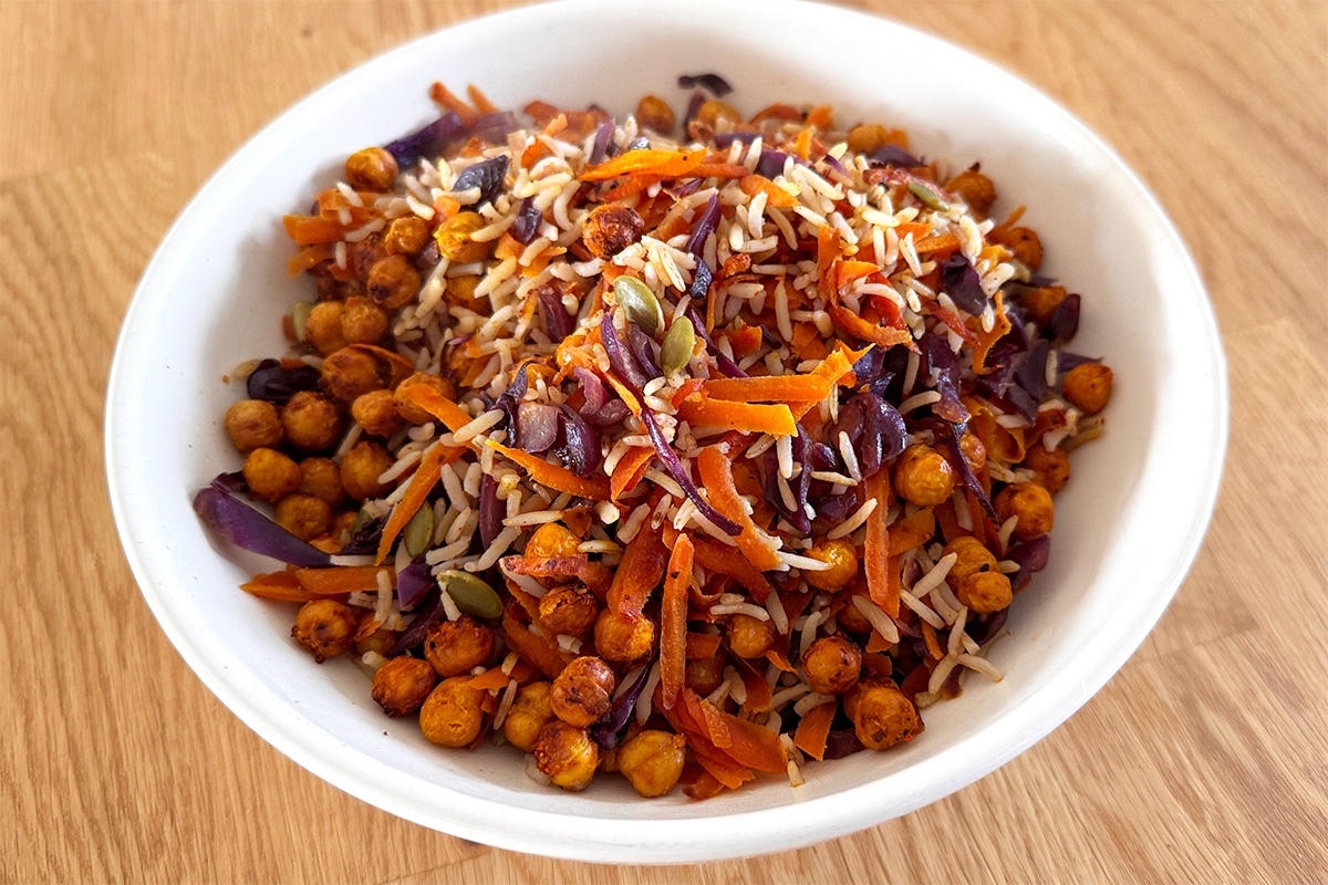 Poêlée légère de chou rouge, carottes et pois chiches